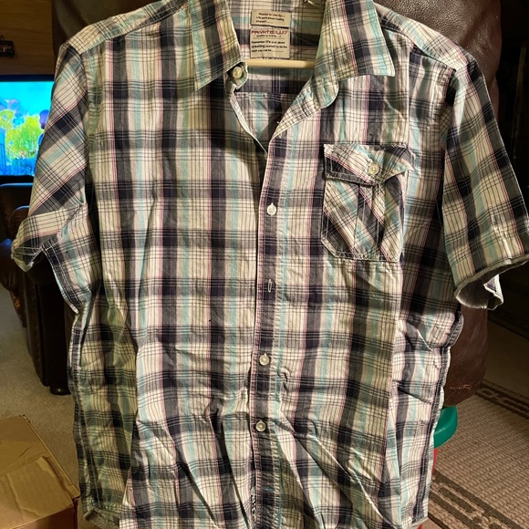 Men’s Button Down Shortsleeved Casual Plaid Shirt - Picture 2 of 2